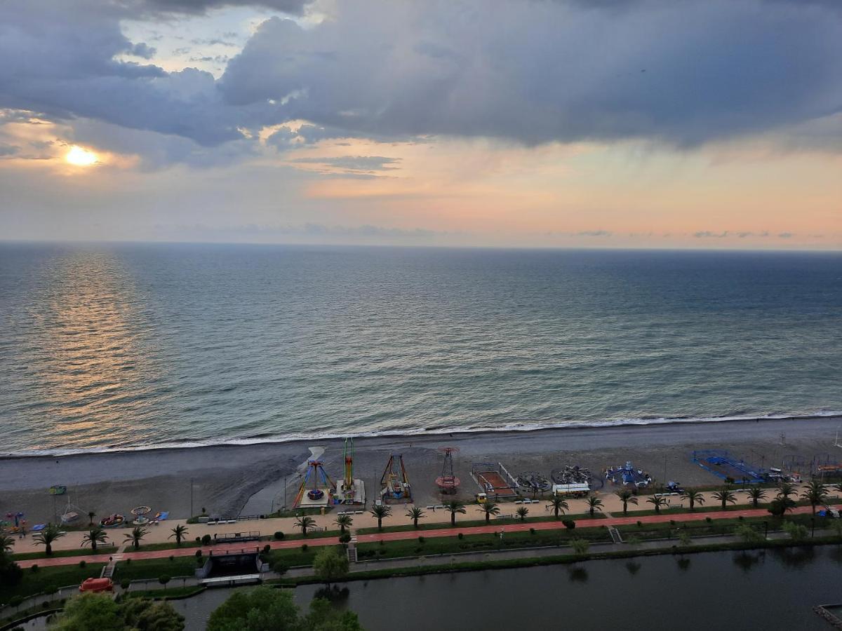 The Best Beach Aparthotel Orbi City Батуми Экстерьер фото